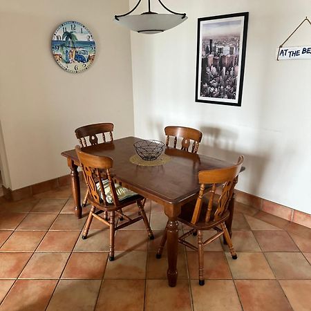 Queensleigh Holiday Apartments Broadbeach Bagian luar foto
